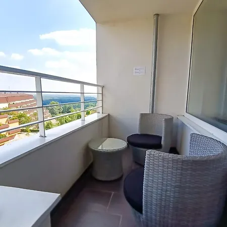 Apartman Modern Flat, Balcony, Garage *