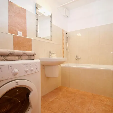 Apartman Modern Flat, Balcony, Garage