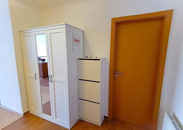 Modern Flat, Balcony, Garage Appartement *