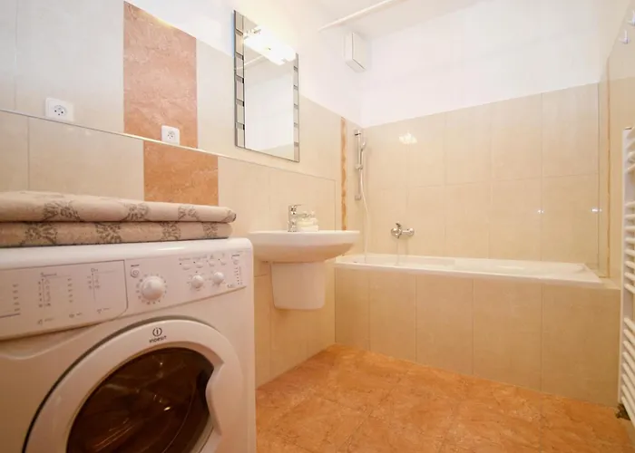 Apartman Modern Flat, Balcony, Garage