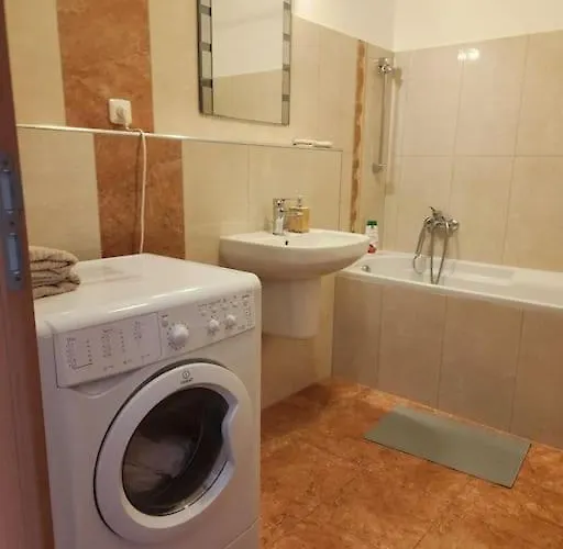 Apartman Modern Flat, Balcony, Garage