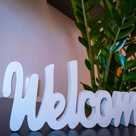 Apartment Modern Flat, Balcony, Garage